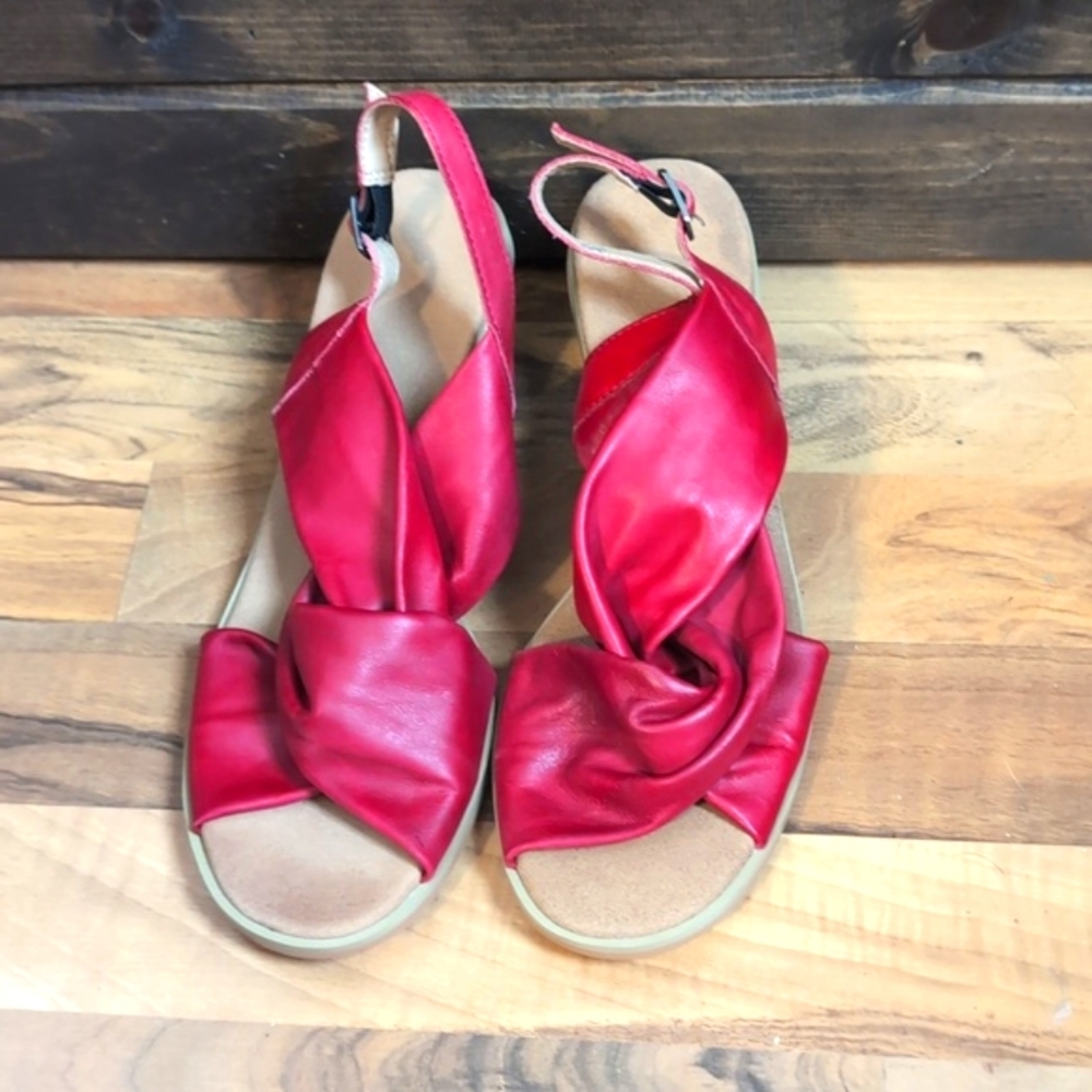 Handmade Leather Heeled Vintage Style Sandals - Picture 3 of 7